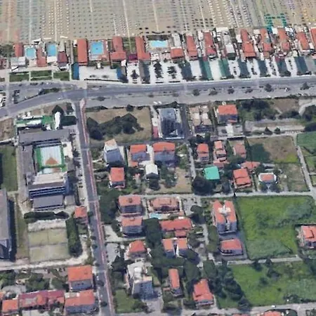 Con Giardino Λίντο ντι Καμαϊόρε